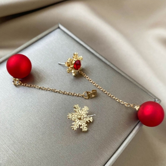 Gold plated red crystal pearl drop snowflake earrings with silver post - Picture 4 of 15